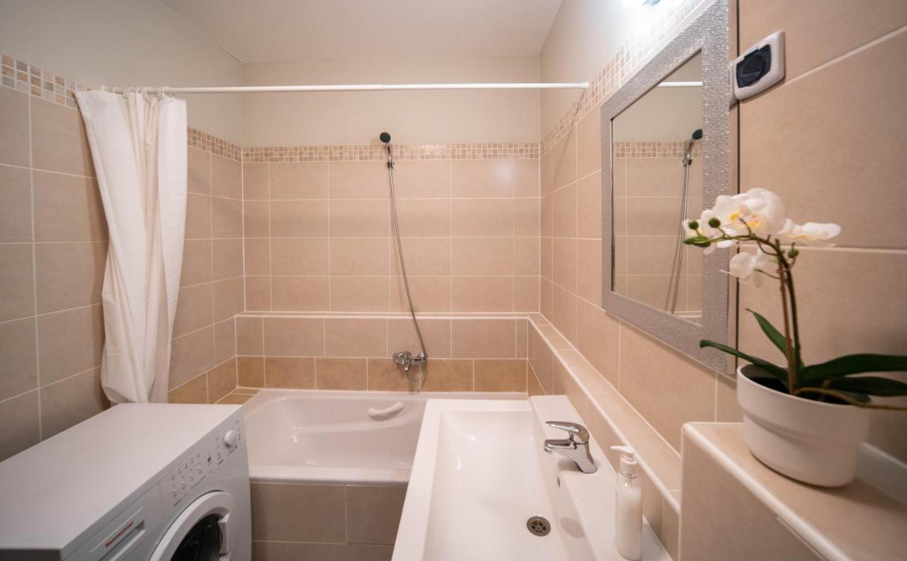 Appartement Central Passage For 2, Balcony, Wifi, Ac, Tv Budapest