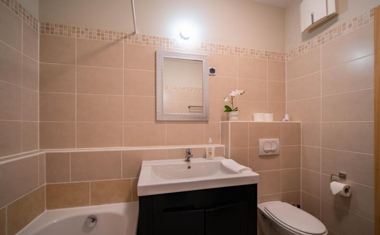 Central Passage For 2, Balcony, Wifi, Ac, Tv Appartement Budapest