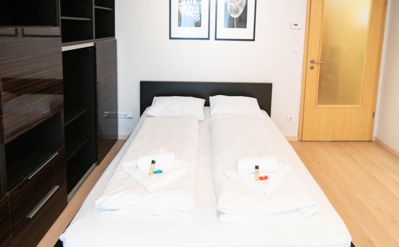 Appartement Central Passage For 2, Balcony, Wifi, Ac, Tv *