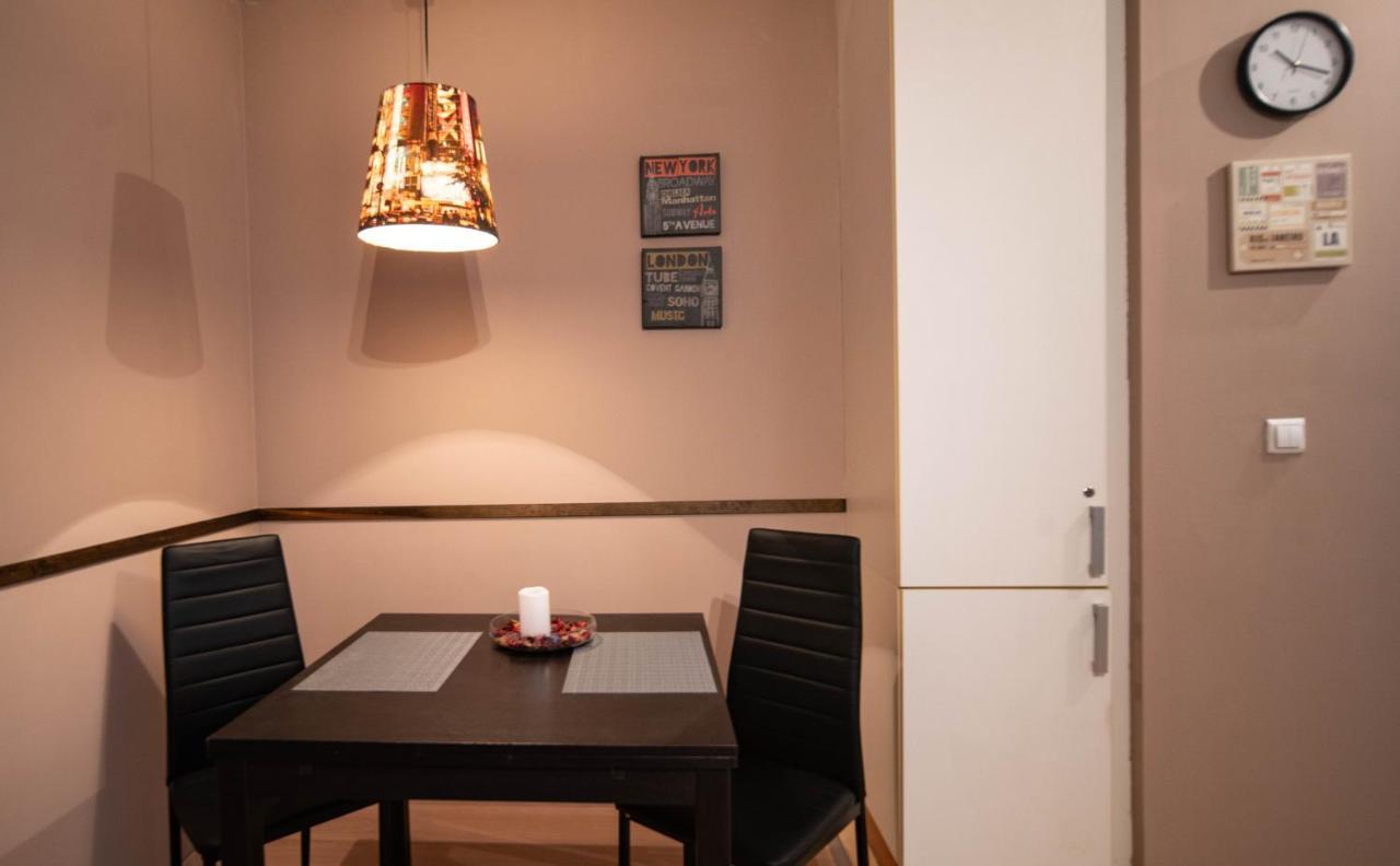 Central Passage For 2, Balcony, Wifi, Ac, Tv * Budapest
