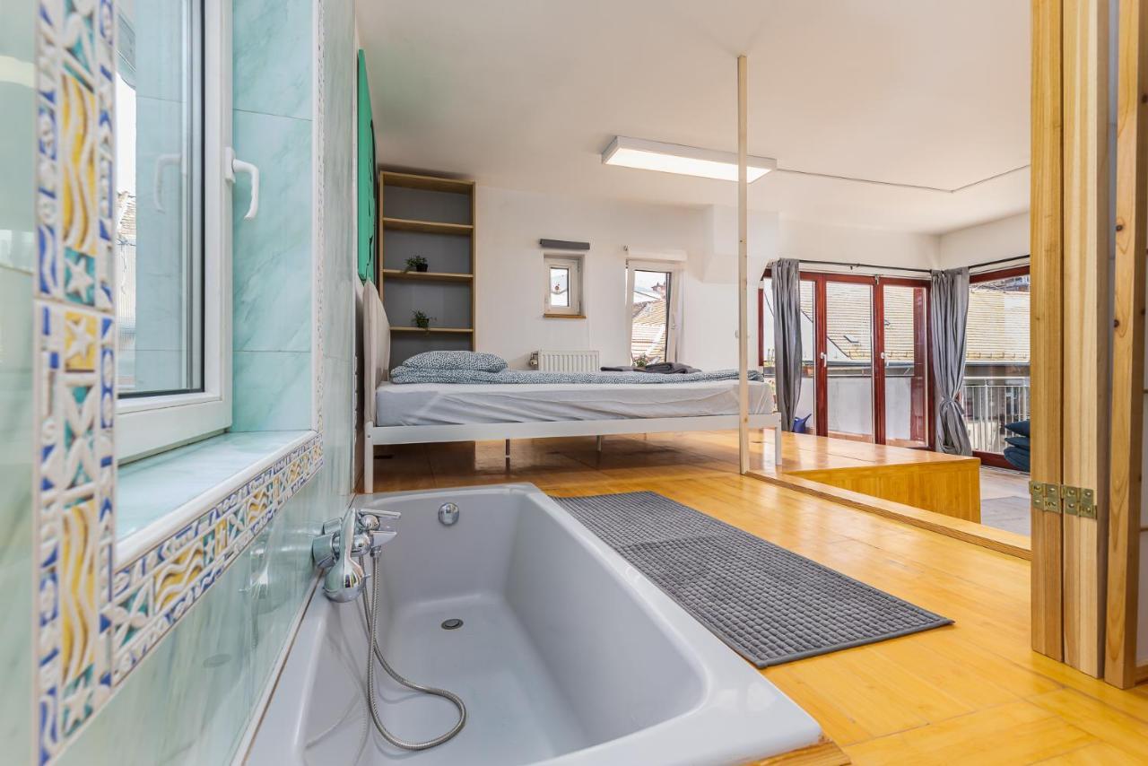Center Penthouse - Huge Terrace And Free Parking - Tram/metro - Ac Apartment Budapest