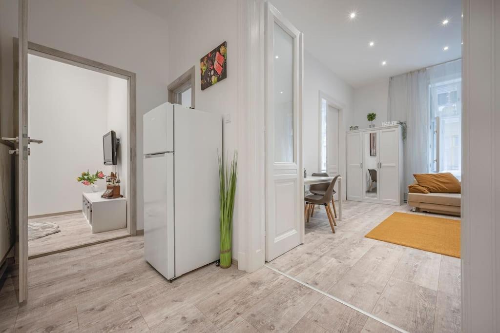 Dual 2br Comfort Escape With 2 Bathroom By Nw * Boedapest