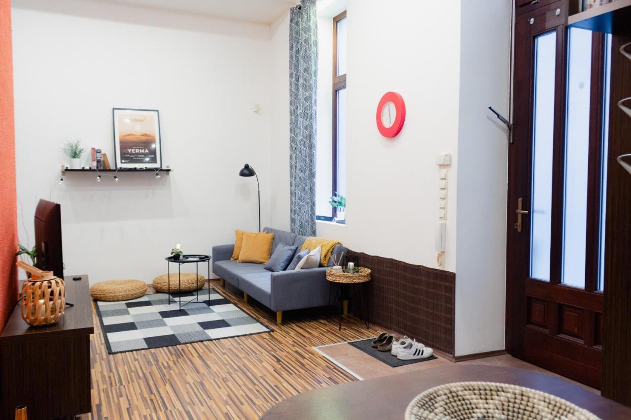 Apartment Cosy Nest Close To Blaha Sqr