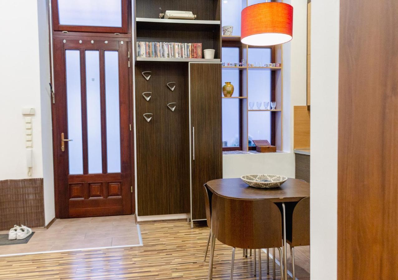 Cosy Nest Close To Blaha Sqr Apartment