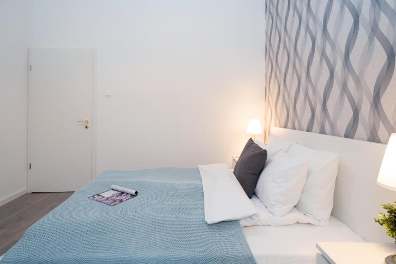 Stylish New With View On New York Palace Apartamento