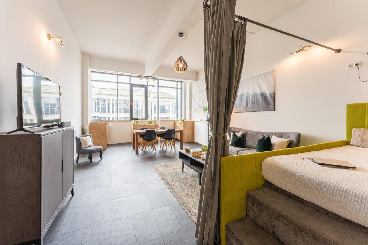 Heart Of Center With Ac/super Bright !! Apartamento Budapest