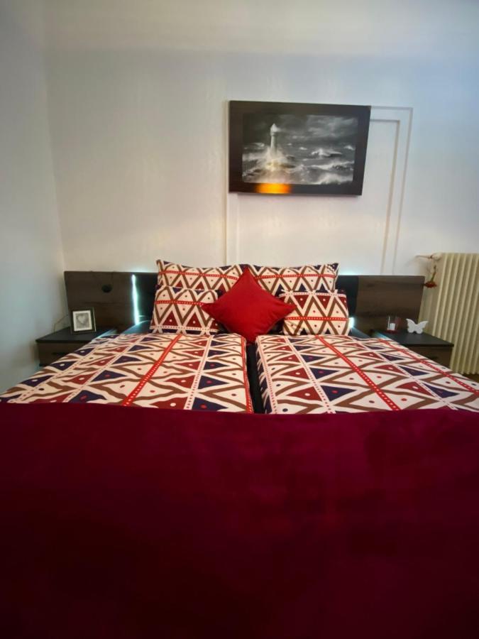 Apartment & And Center *