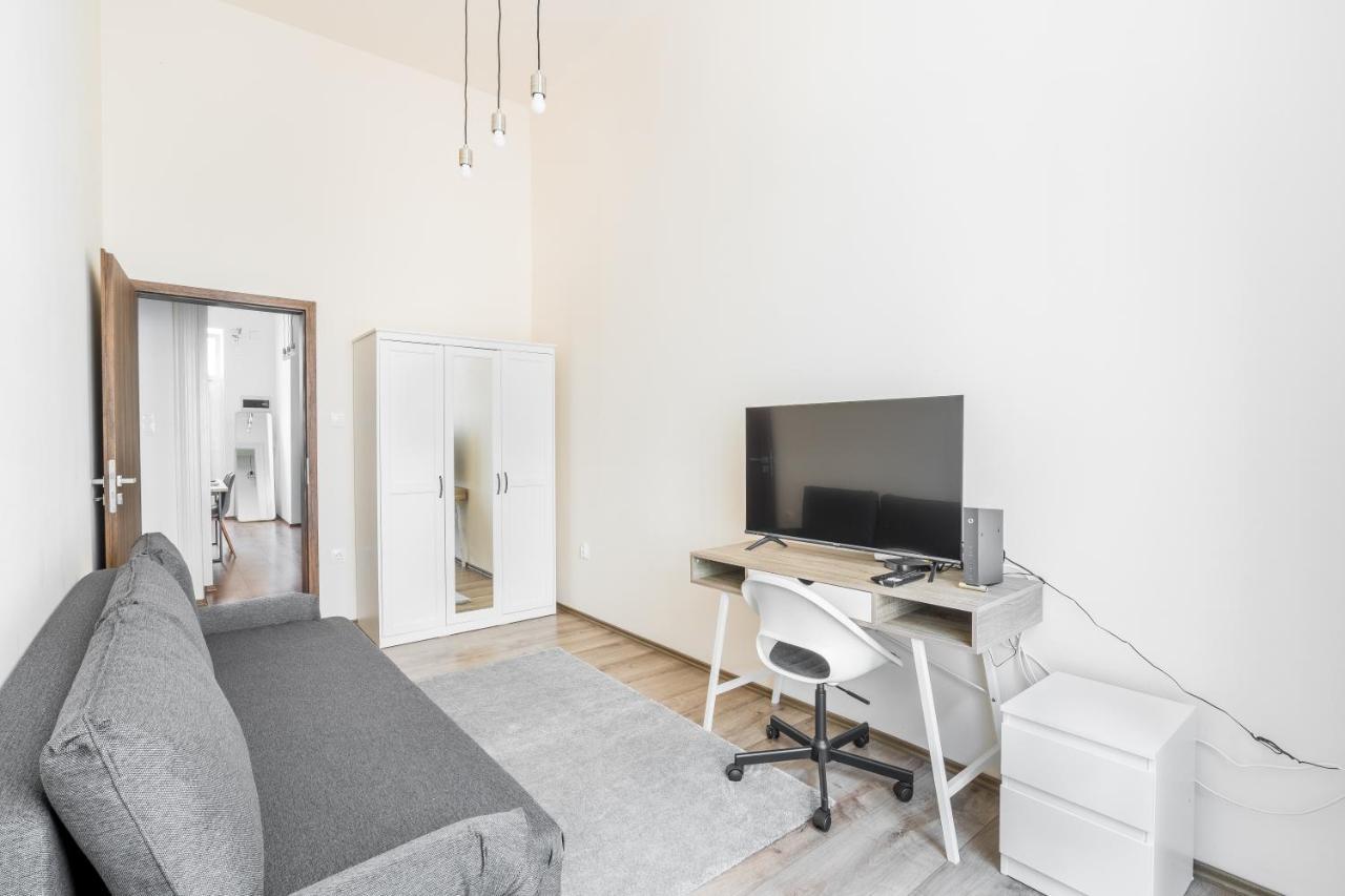 Apartment Lovely Urban Retreat - *