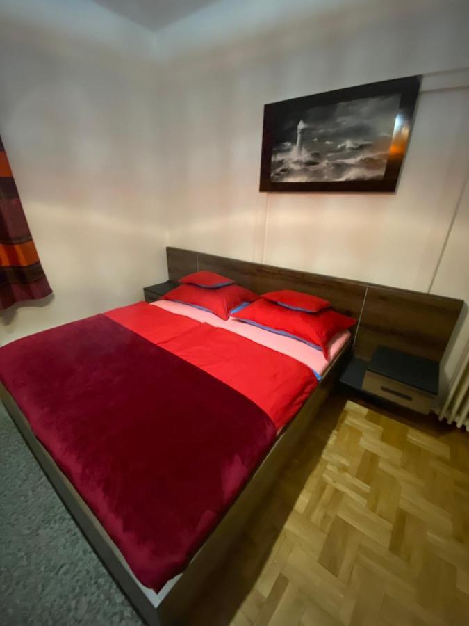 & And Center Apartment *