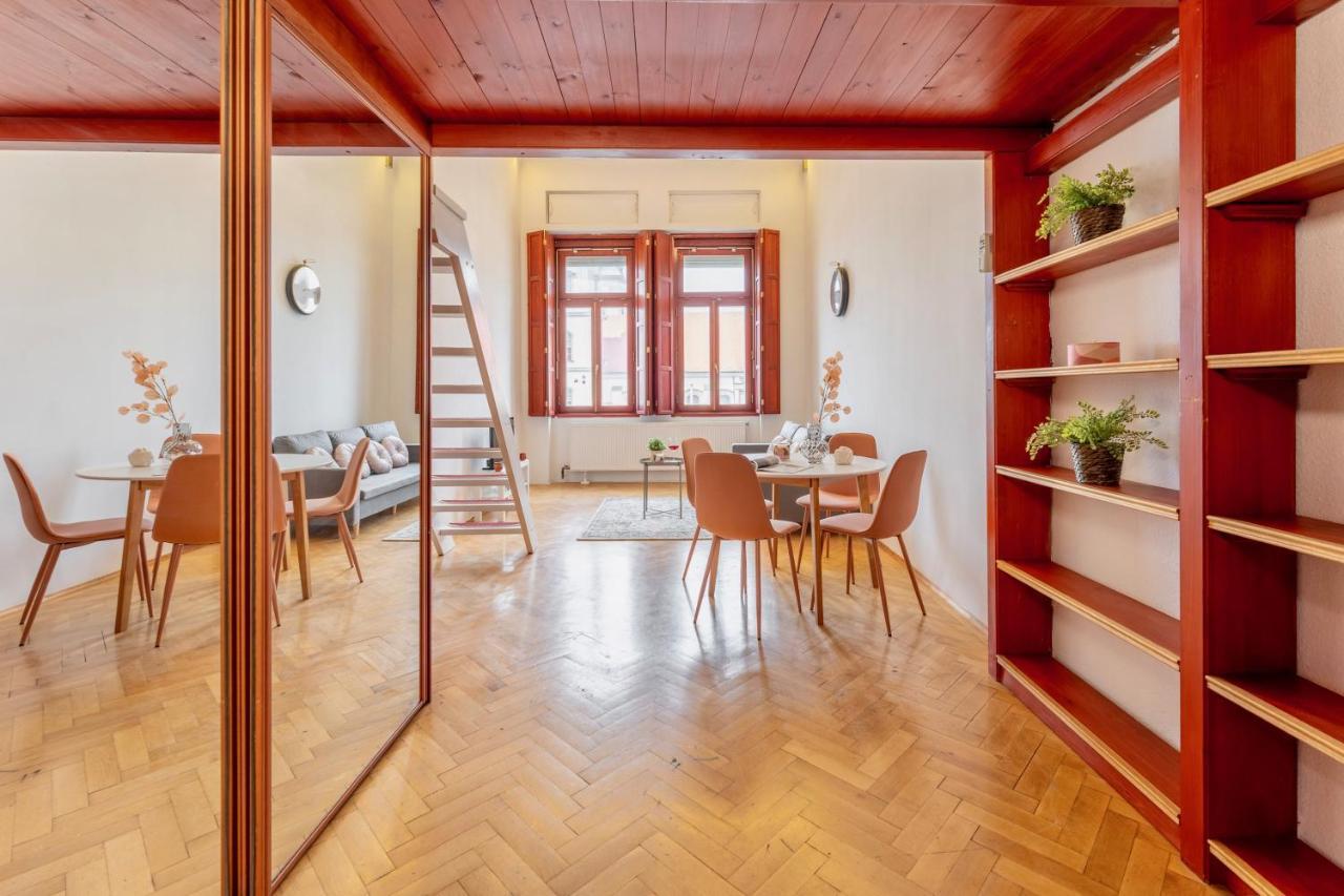 Elizabeth's Treasure Deluxe Apartment