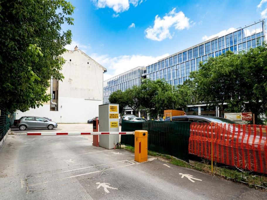 Vidra-lak With Private Parking Appartamento Budapest