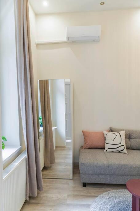 Urban Spot With Ac Appartamento Budapest