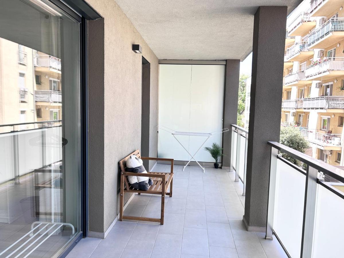 Apartman New 2022 Family&friends Downtown Ac 3br 2ba Free Parking Big Balcony Near Metro&train Station Self Check-in Budapest