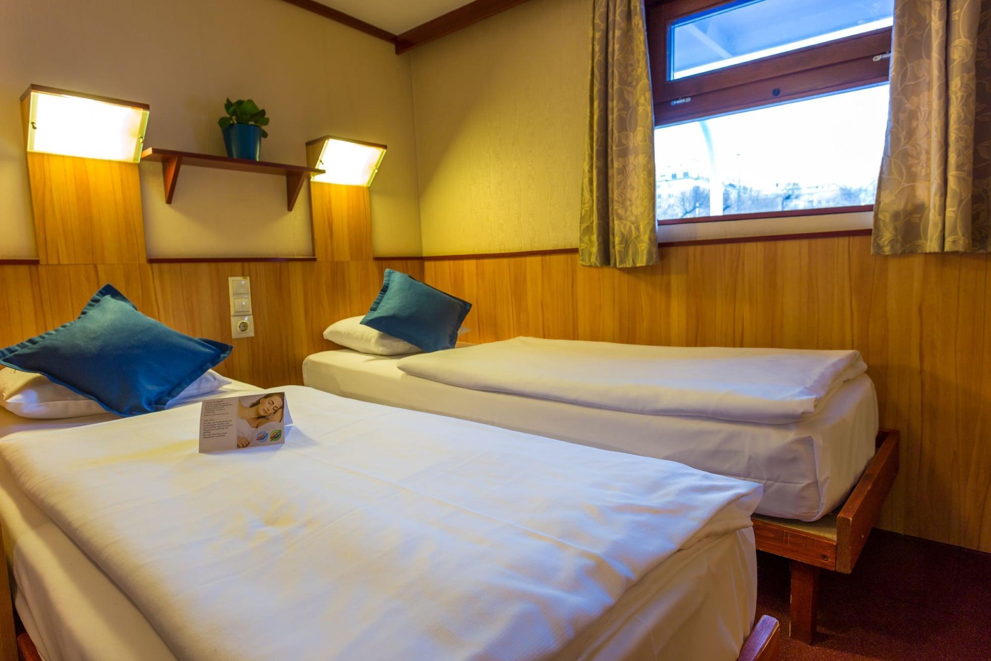 Fortuna Boat Botel 3*