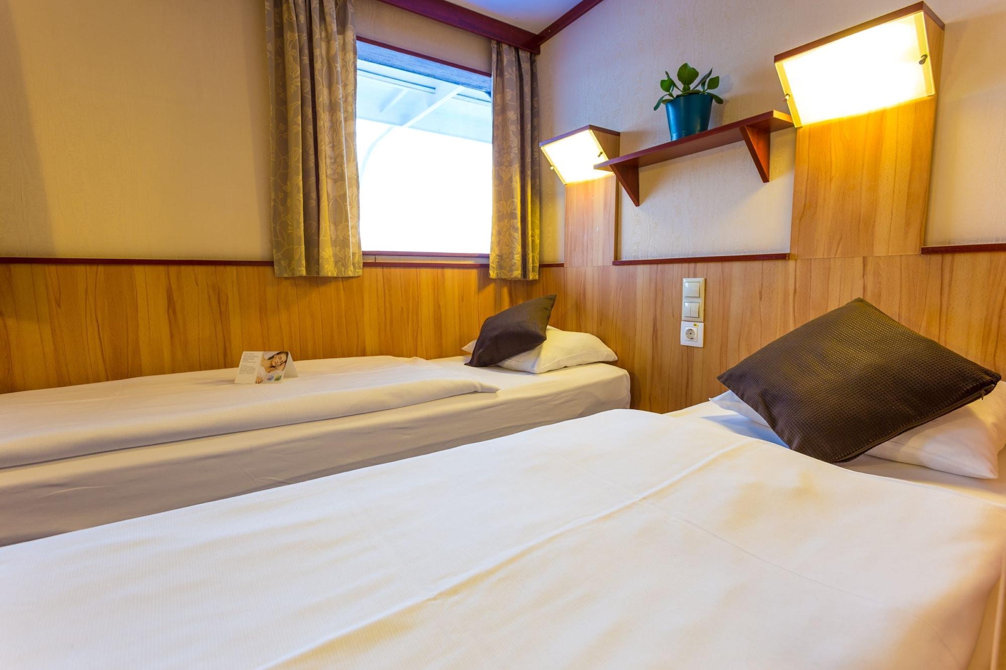 Botel Fortuna Boat