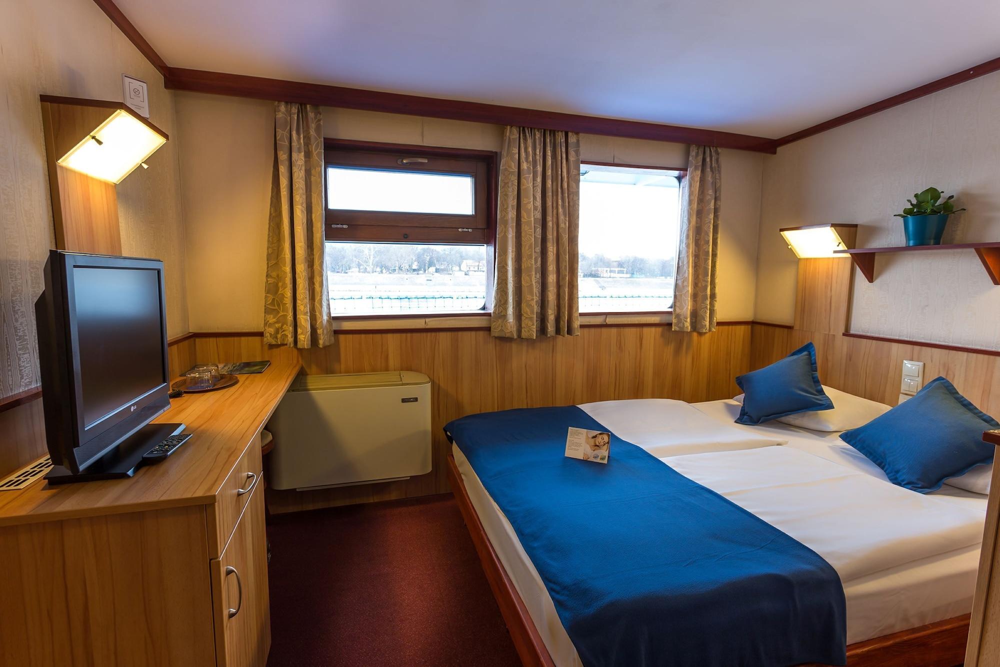 Fortuna Boat Botel