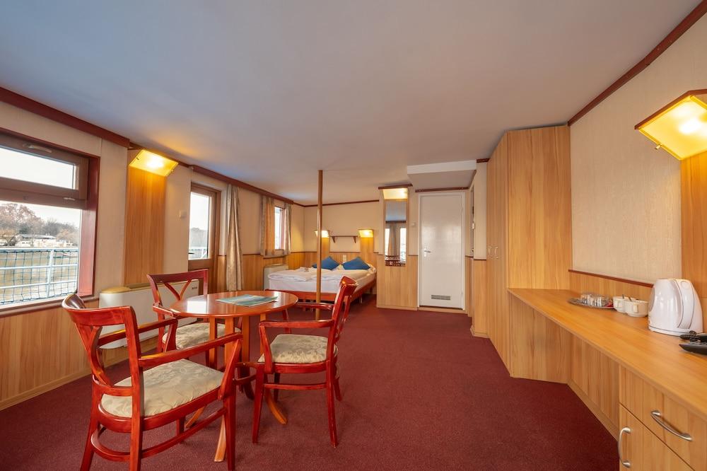 Fortuna Boat Botel