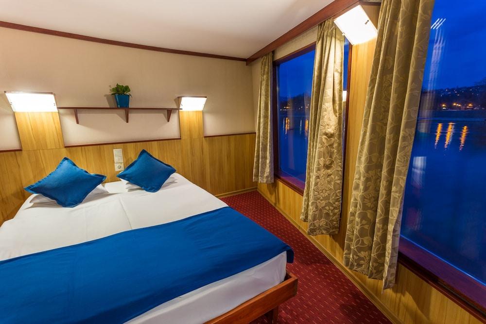Botel Fortuna Boat 3*