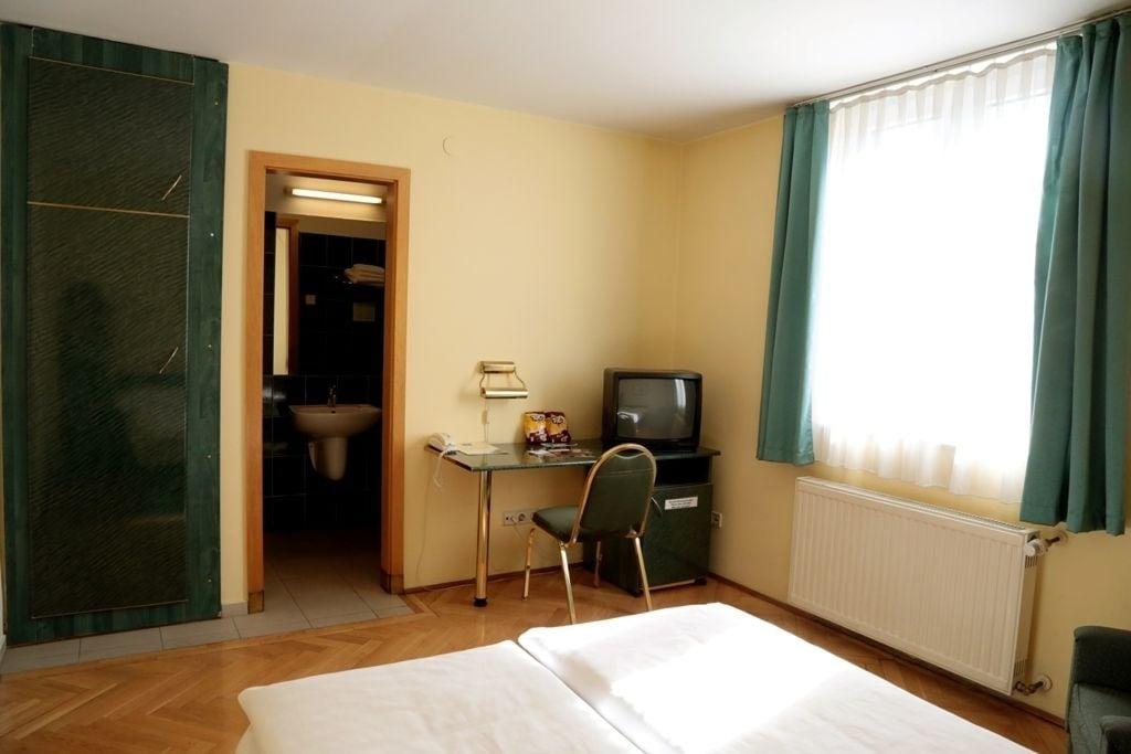 Bara Junior Hotell 2*