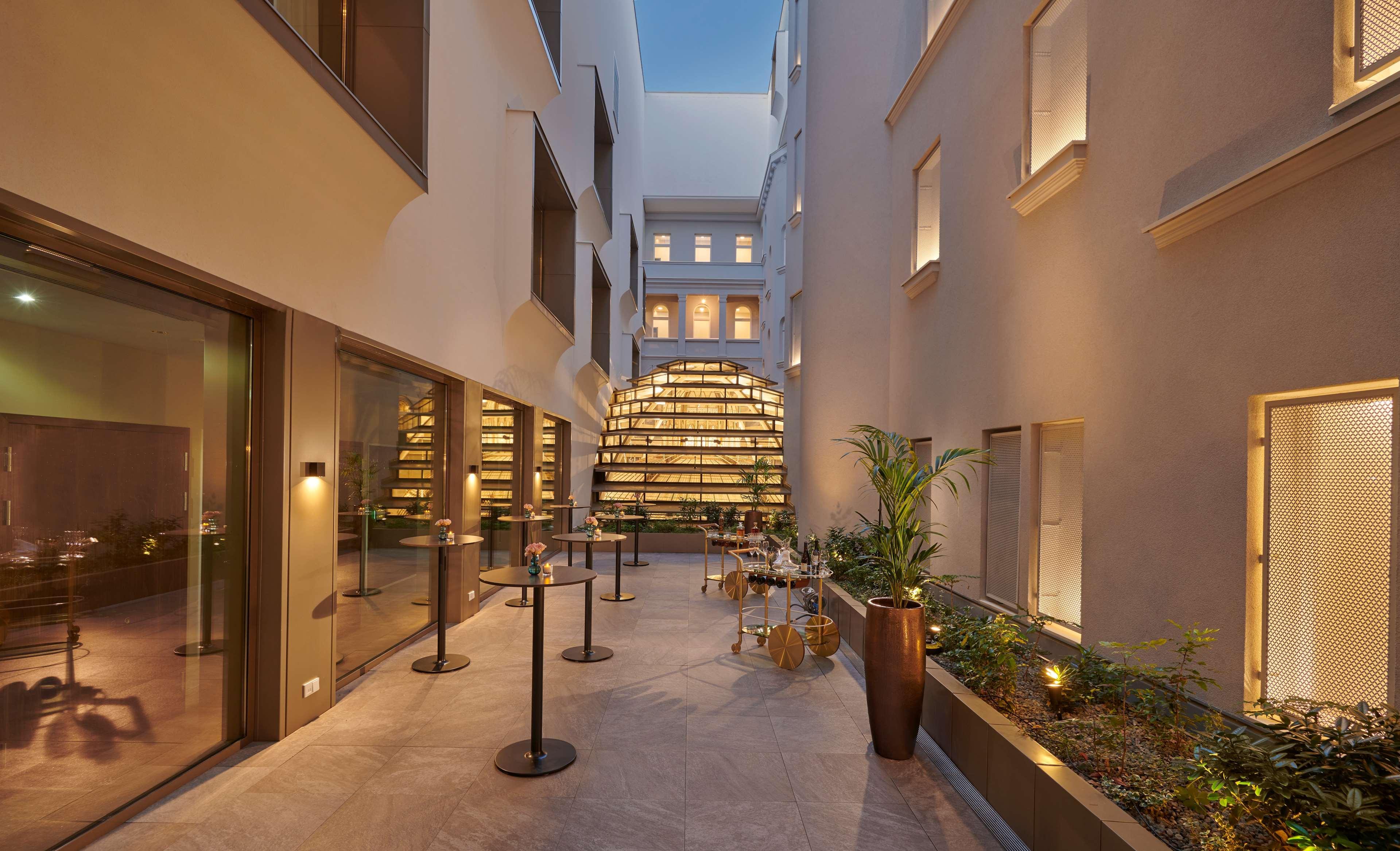 Párisi Udvar Budapest, Part Of Hyatt