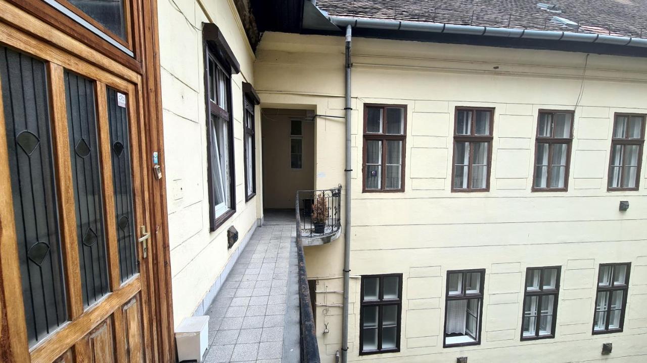 Appartamento Downtown Akacfa *