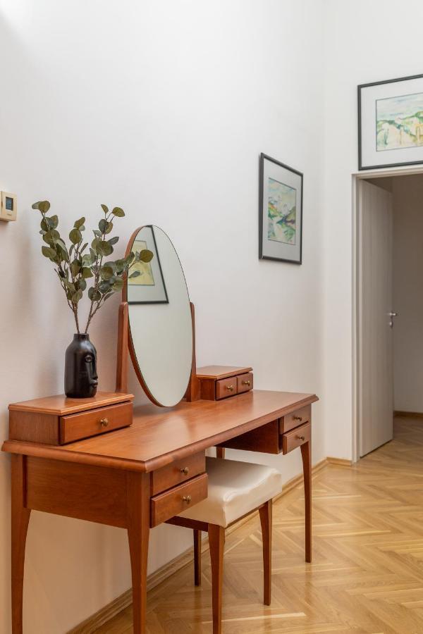 Emerald Suite With Free Parking *