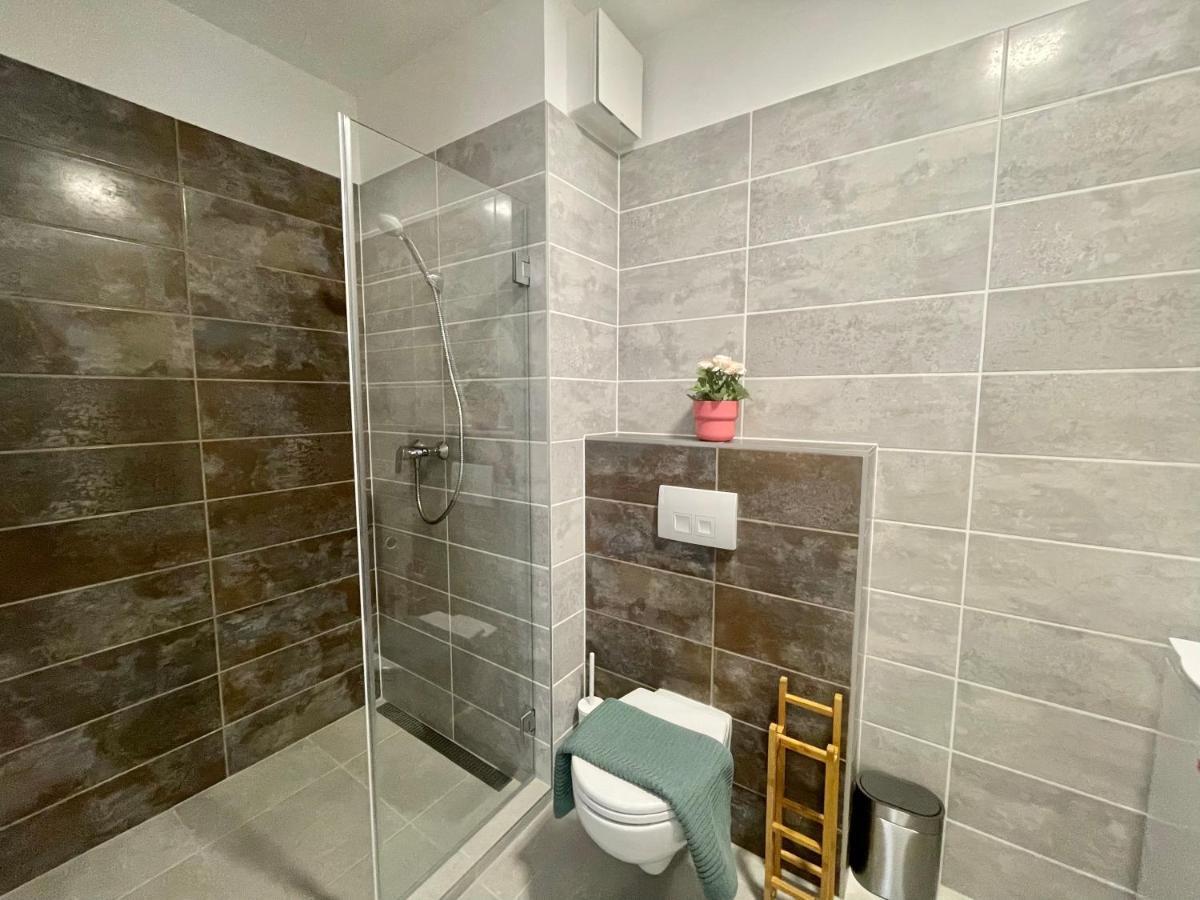 B144 Design Lux #freeparking Apartmán *