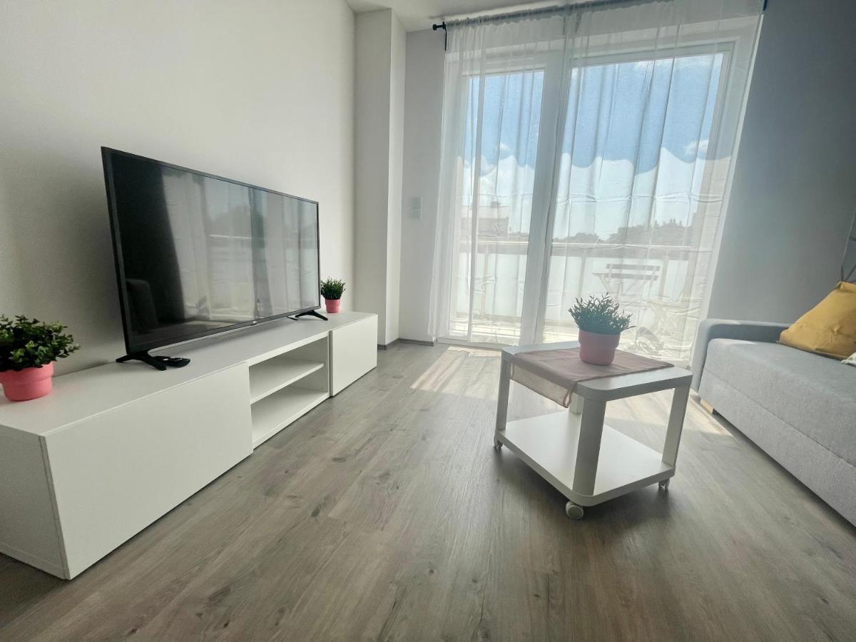 B144 Design Lux #freeparking