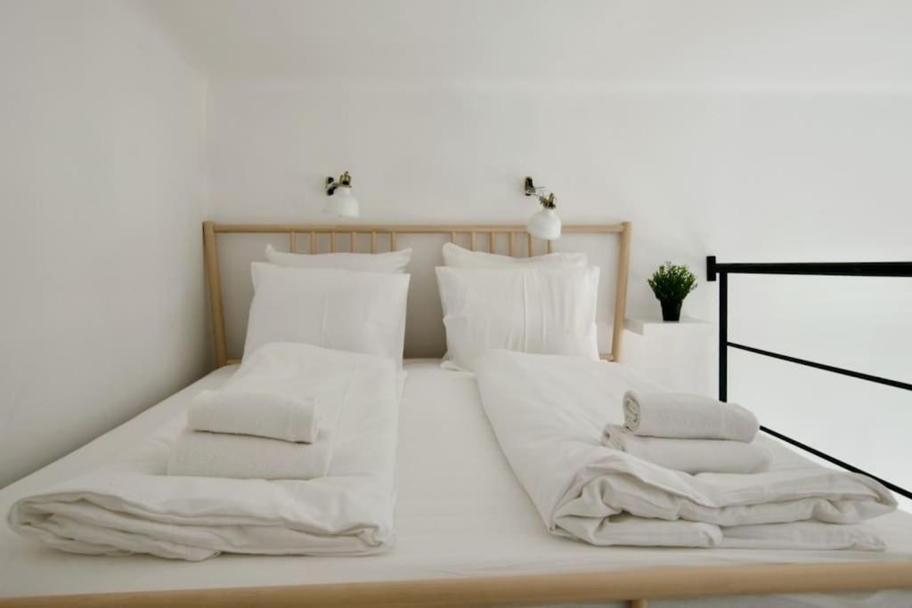 Standard By Hi5- Tolnai Lajos Budapest