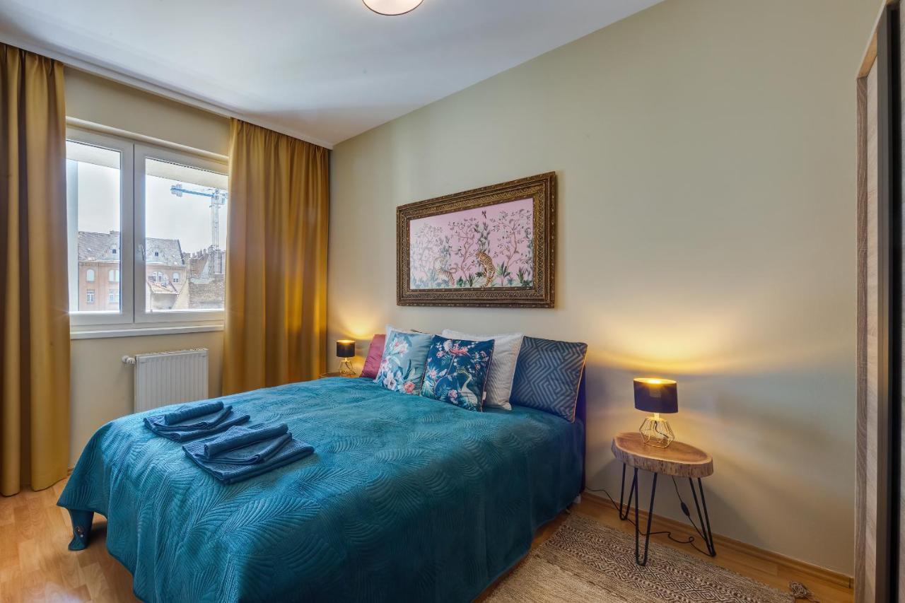 Stylish And Colorful With Balcony Appartement Budapest