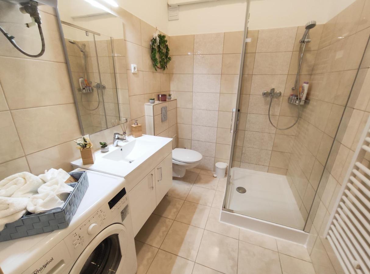 Broadway Center, Fully Equipped, 4 Person *