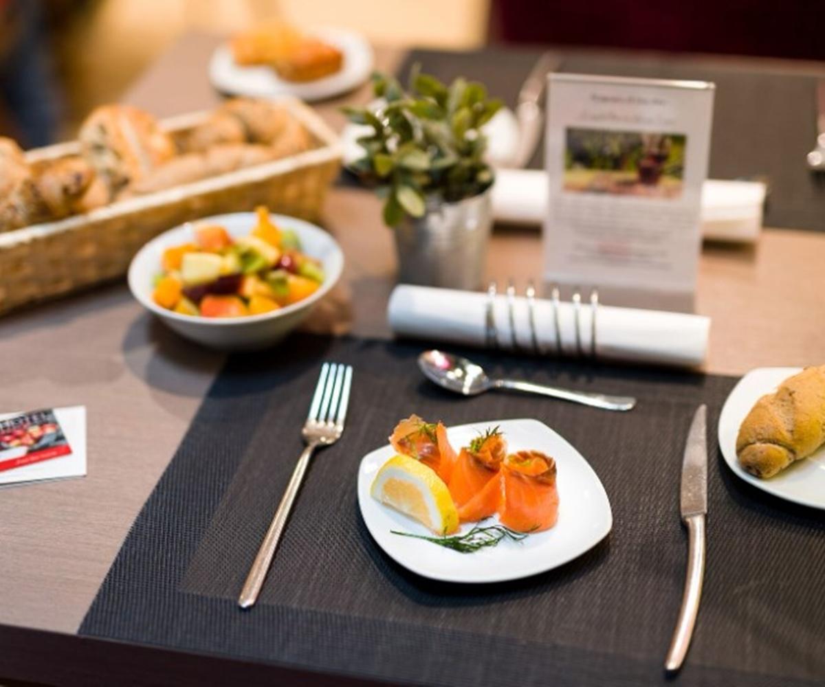 Ikonik Parlament Hotel 4*