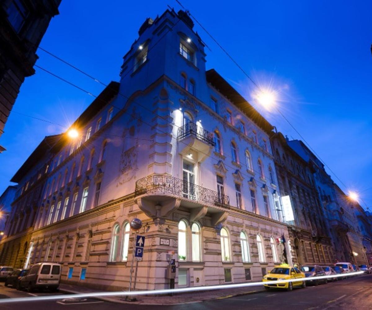 Ikonik Parlament Hotel 4*