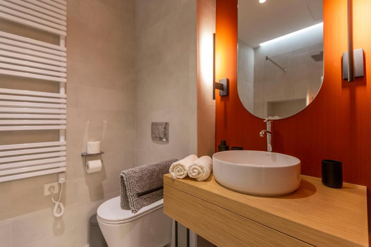 Luxurious Minimalist With Sauna By Prestige Homes Appartamento Budapest