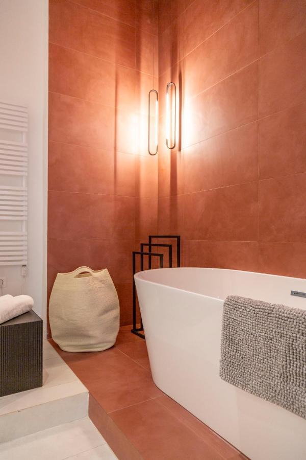 Luxurious Minimalist With Sauna By Prestige Homes Appartamento