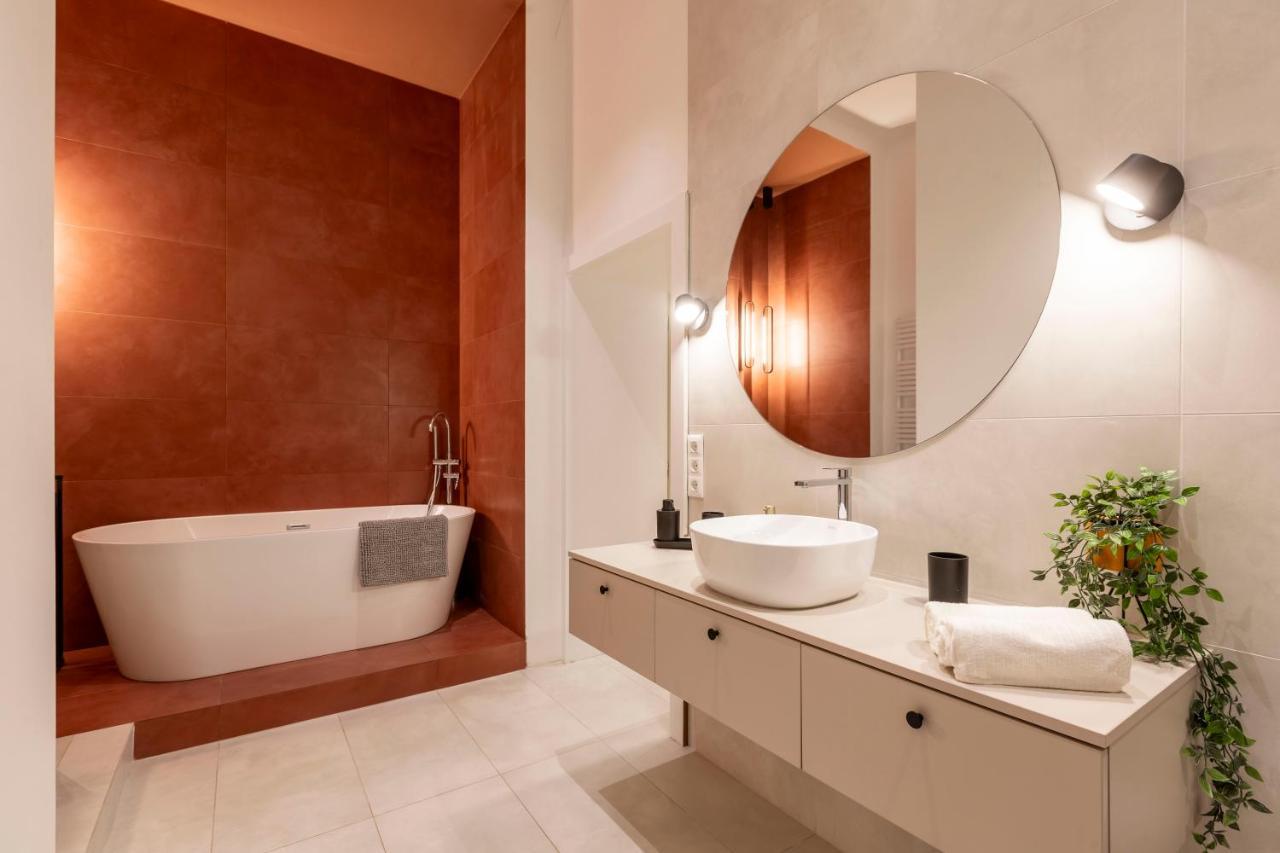 Luxurious Minimalist With Sauna By Prestige Homes Appartamento *