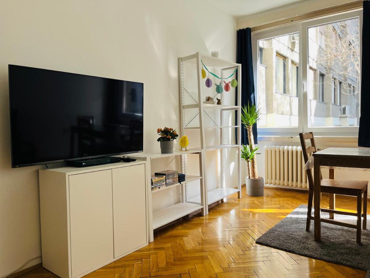 Bauhaus Flat In Amazing Location