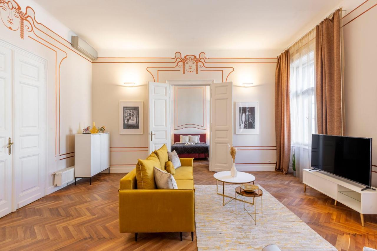 Exclusive & Stylish In The Heart Of Apartman