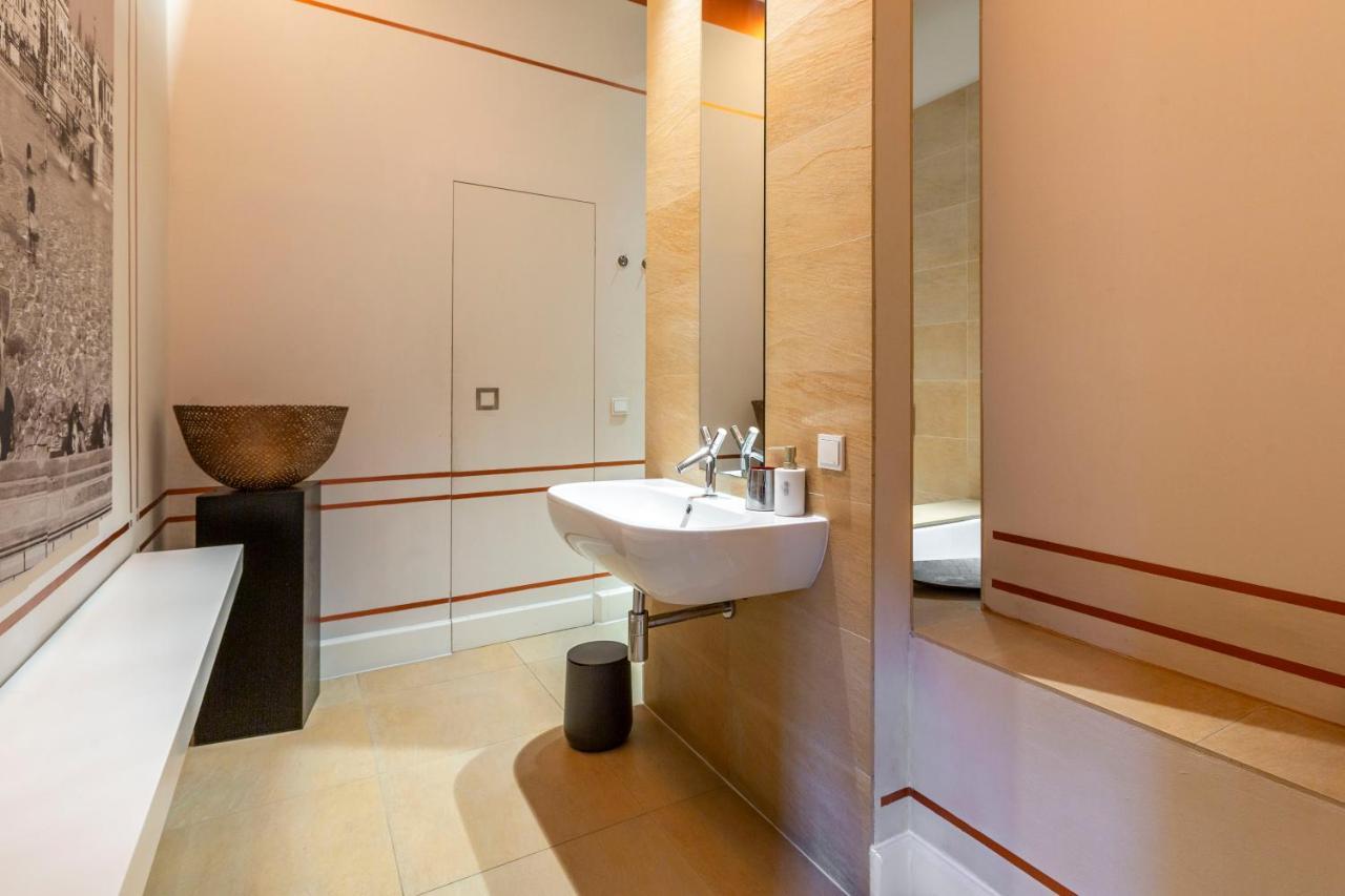 Exclusive & Stylish In The Heart Of Apartman