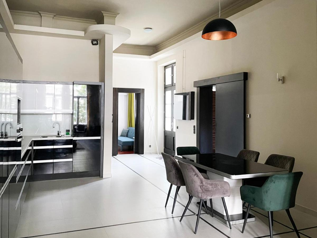 Apartament Deluxe Cosmopolitan Budapest, With Private Parking