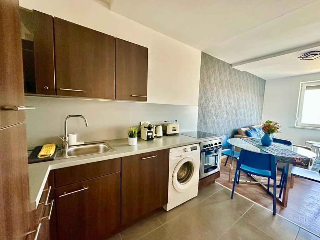 Lovely Young Panorama 01 #danube #balcony #freeparking Apartament