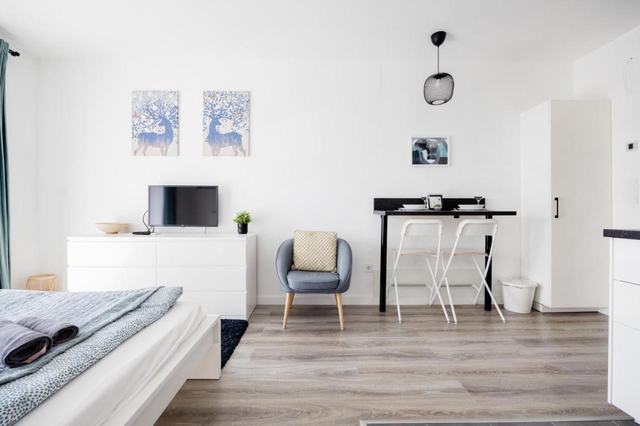 Modern Riverside With Free Parking Apartmán