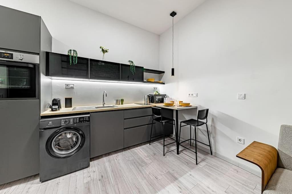 Apartamento Chic Loft Bp: Industrial Gem *
