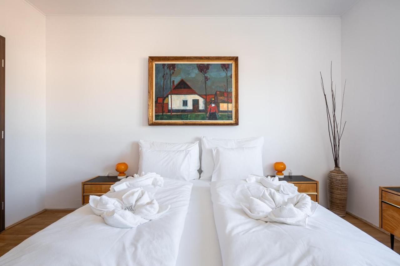 Panoramic Penthouse With Rooftop Terrace & Parking For 2 Cars *