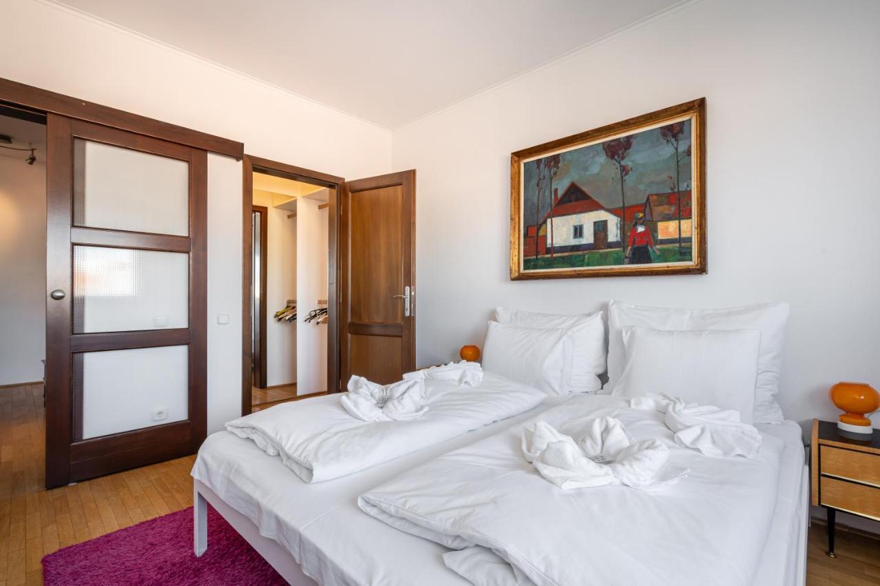 Panoramic Penthouse With Rooftop Terrace & Parking For 2 Cars