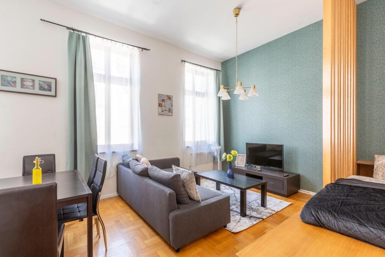 Gozsdu Aparment By Quentin Homes