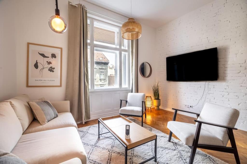 Designer Two Bedroom Lägenhet *
