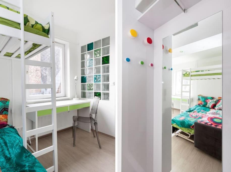 District 5 Studio Near Universities With Ac+view *