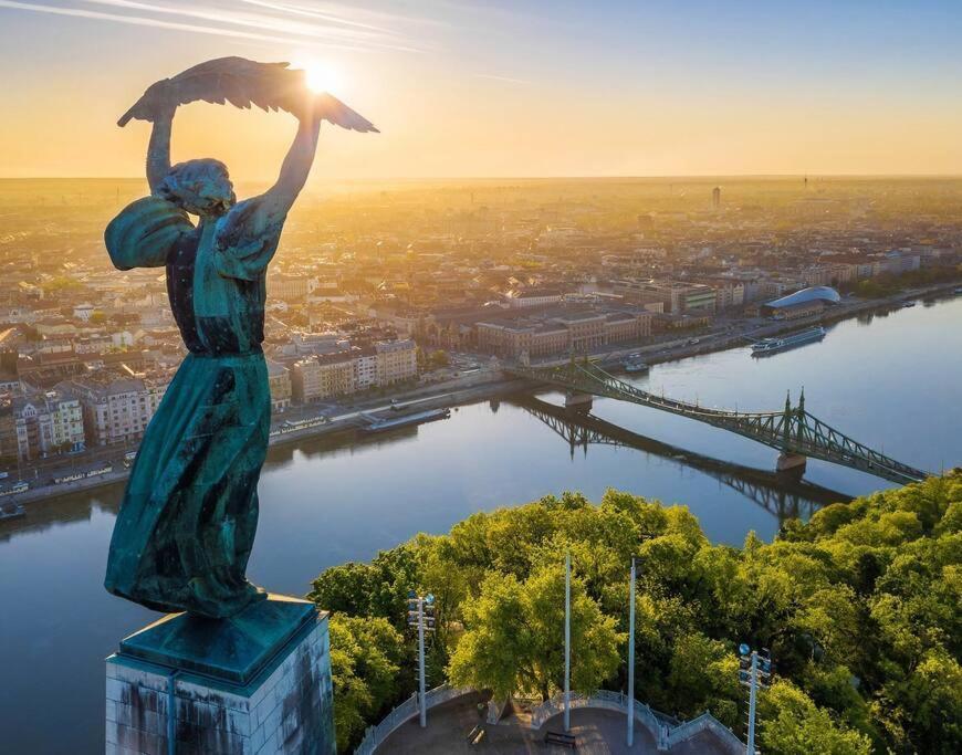 District 5 Studio Near Universities With Ac+view * Budapest