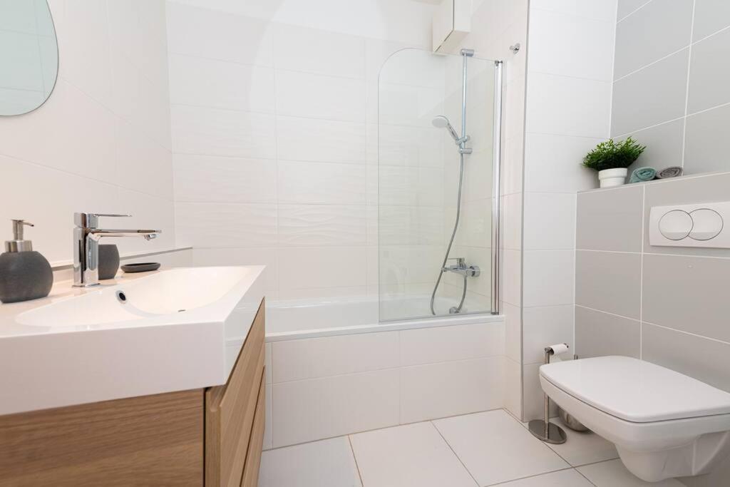 Apartmán Chic206 Retreat: Modern 1br Gem With Balcony By Nw